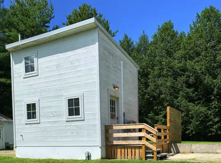 12 Tiny Houses in Maine You Can Rent on Airbnb in 2020!