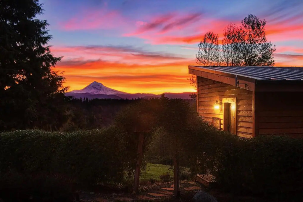 20 Tiny Houses in Oregon For Rent on Airbnb & VRBO!