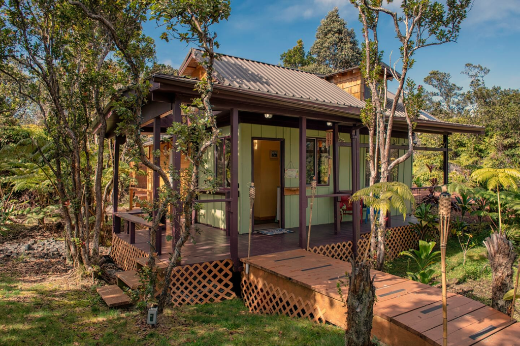 15 Tiny Houses in Hawaii You Can Rent on Airbnb in 2020!