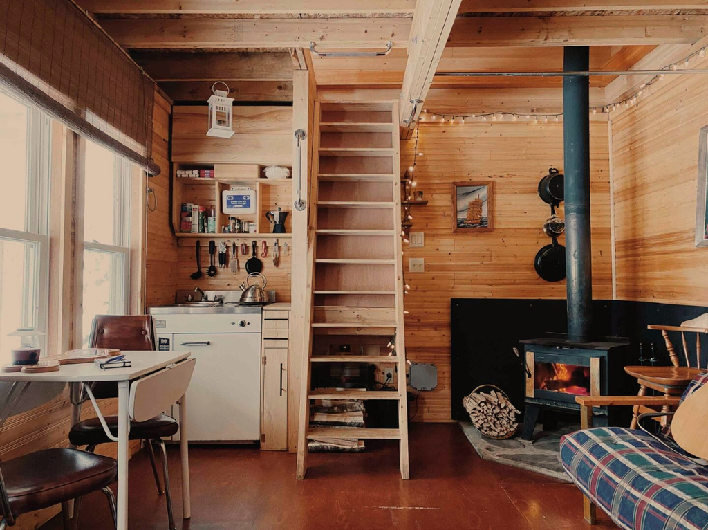 27 Tiny Houses in Canada You Can Rent on Airbnb in 2020!