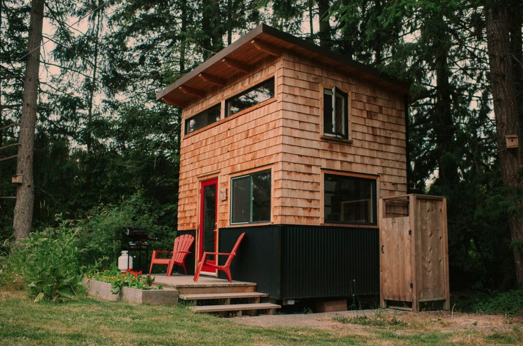 27 Tiny Houses in Canada You Can Rent on Airbnb in 2020!