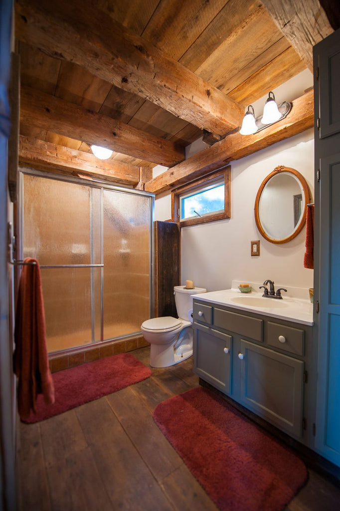 Dry Creek Guest House full size bathroom