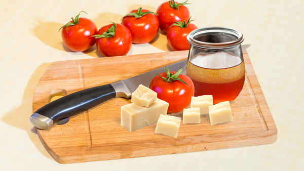 Mix tomatoes, cheese and vinaigrette