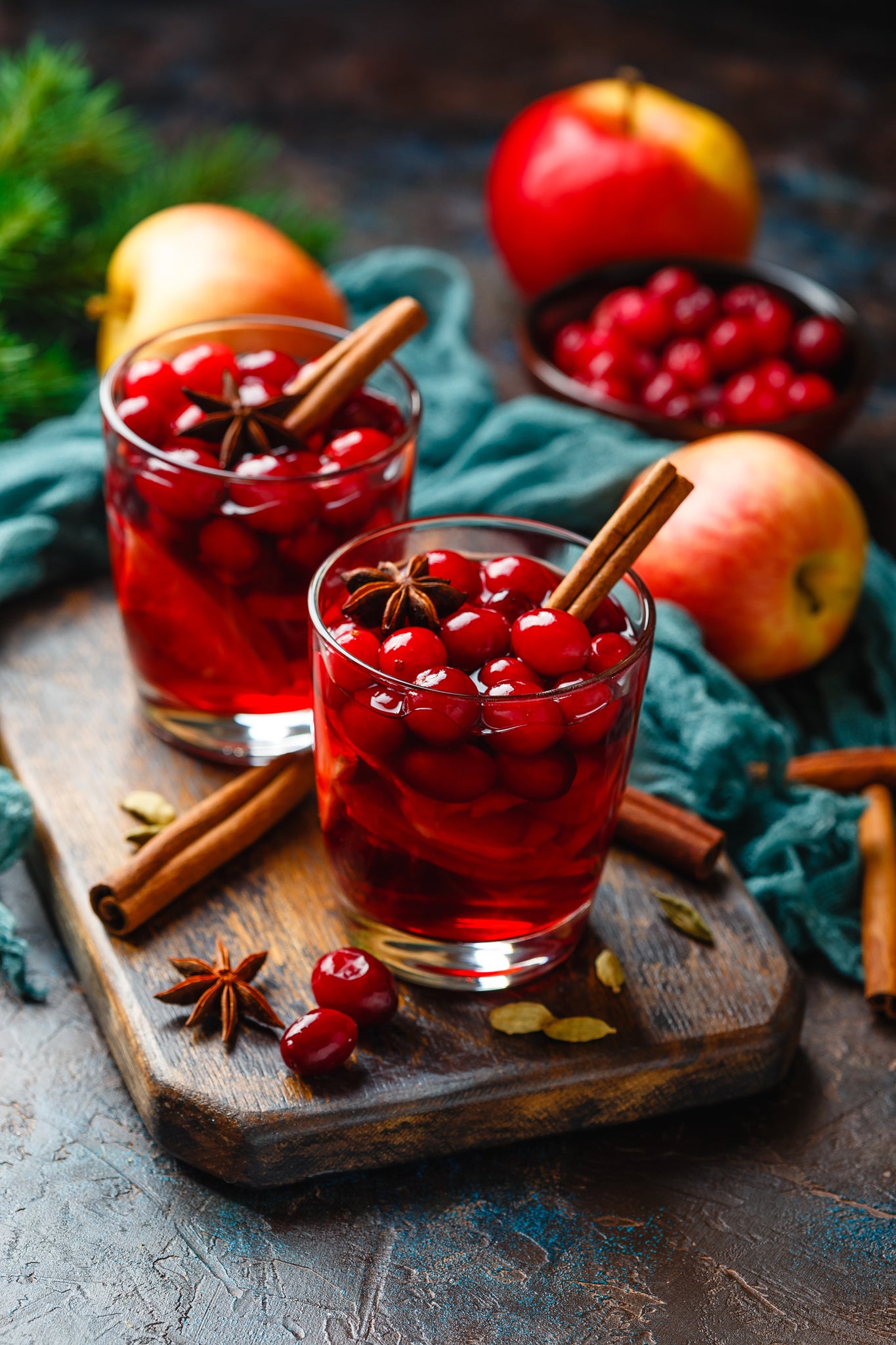 Appleberry gluhwein with cranberries 