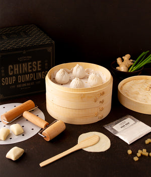 https://cdn.shopify.com/s/files/1/1563/0185/products/2-Cooking-Gift-Set-Chinese-Soup-Dumpling-Kit_300x.jpg?v=1695339038