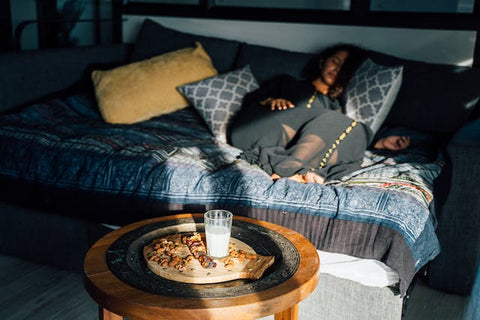 lacotse intolerant woman after drinking milk