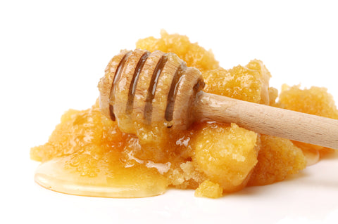 Raw honey with drizzler