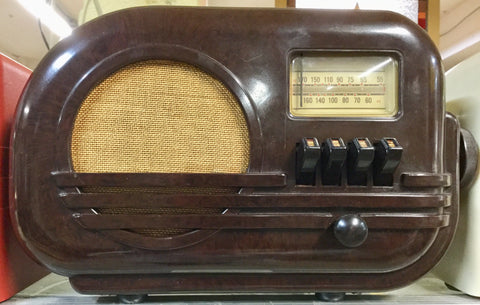 1946 Bakelite Radio