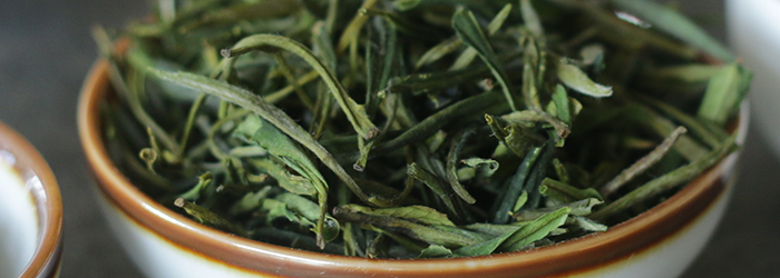 Gyokuro leaves are small, dark green, and needle-like in shape.