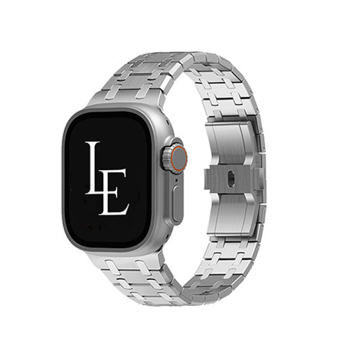 Se Apple Watch (42/44/SE/45mm & Ultra) - L'Empiri&trade; Nexus Rustfri Stålrem - Sølv hos DeluxeCovers