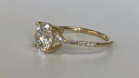 Custom diamond engagement ring