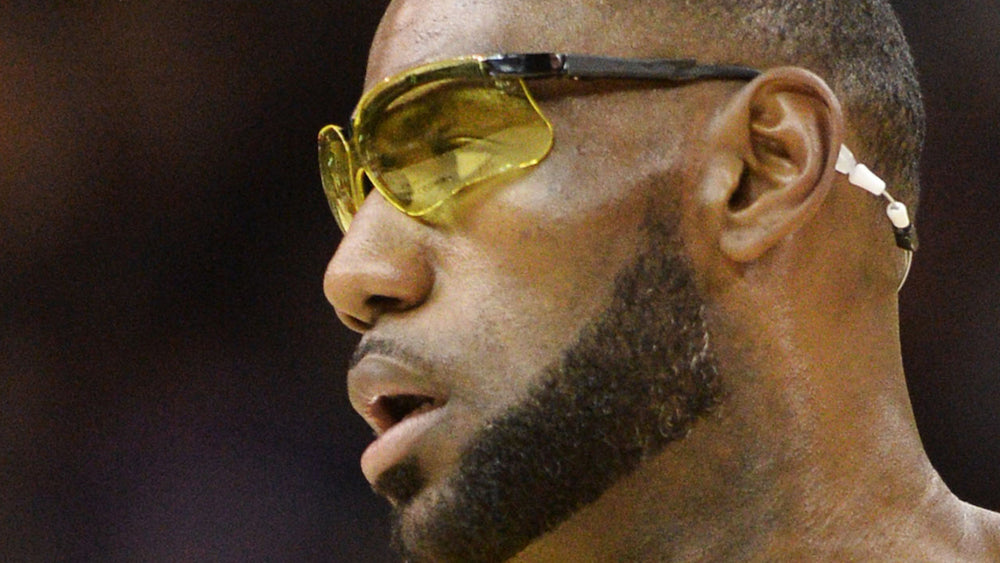 Lebron James con gafas