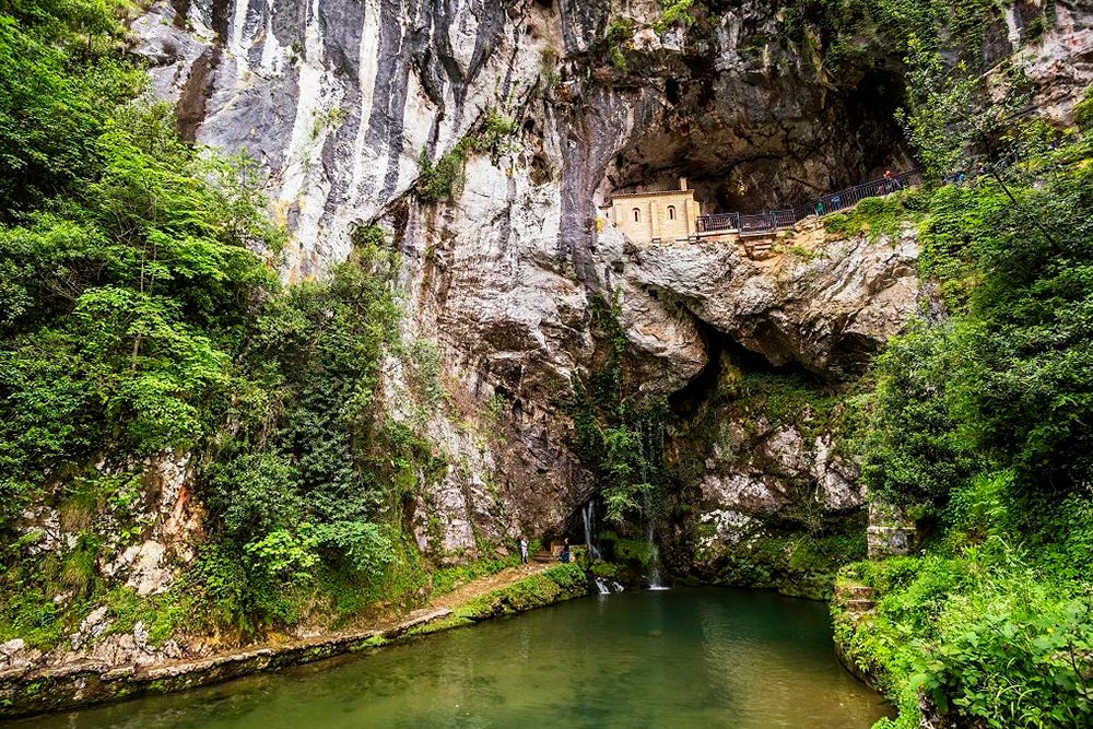 covadonga cueva asturias the indian face