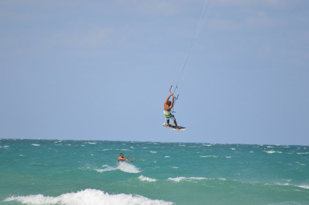 Kitesurf en el aire