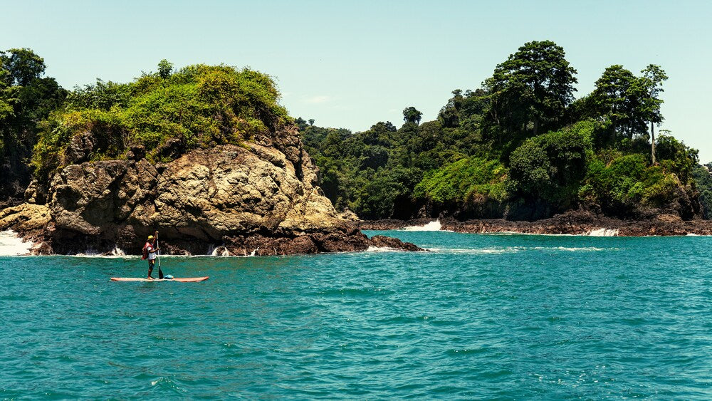 Paddle surf en aguas cristalinas