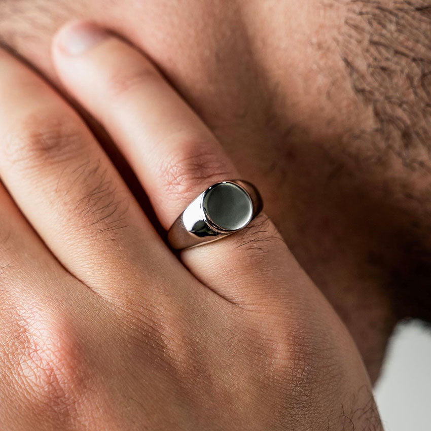 Vintage Signet Ring in Silver.