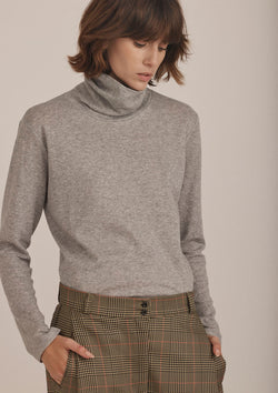 THE KISS TURTLENECK IN LIGHT GREY
