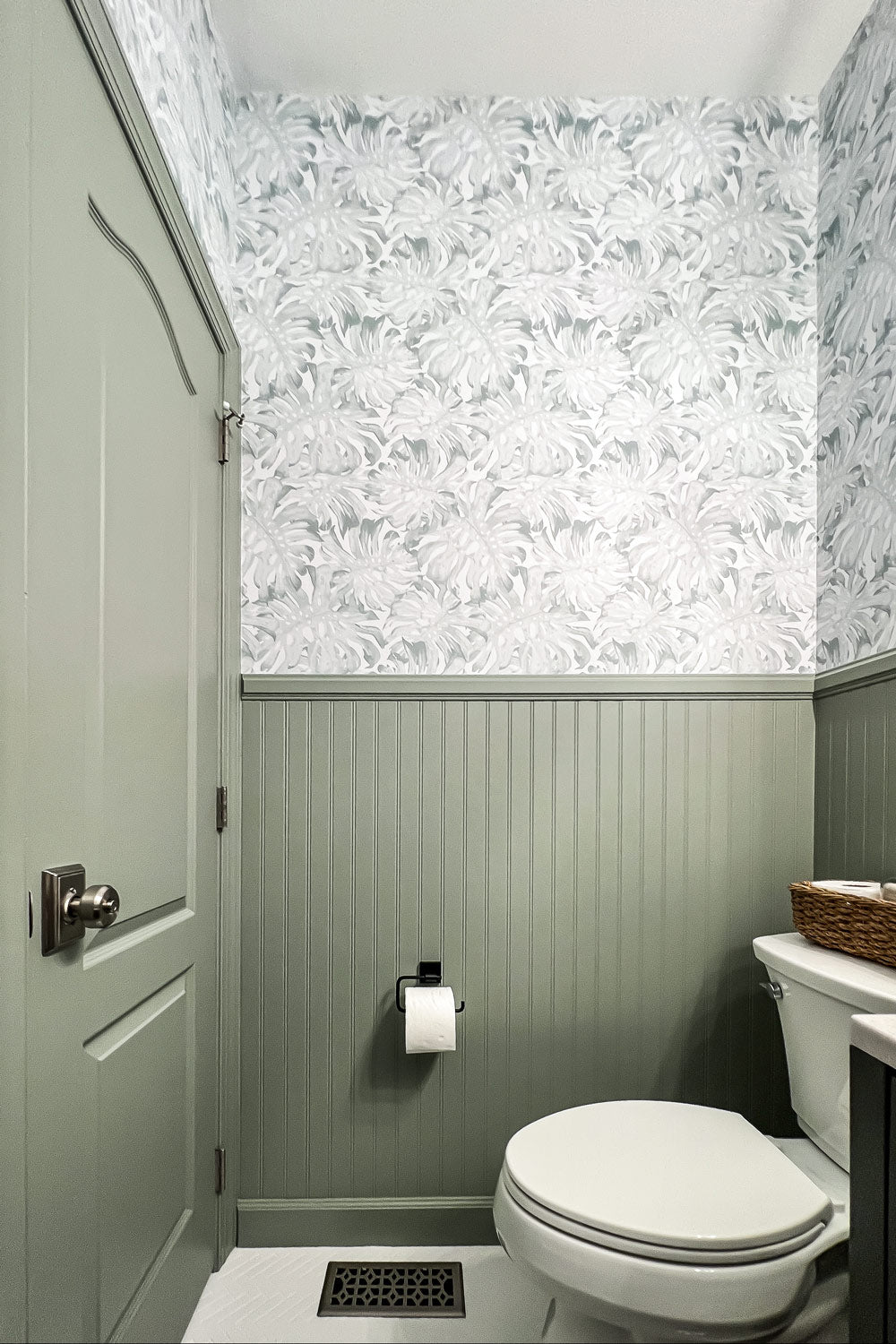 Removable wallpaper for bathrooms