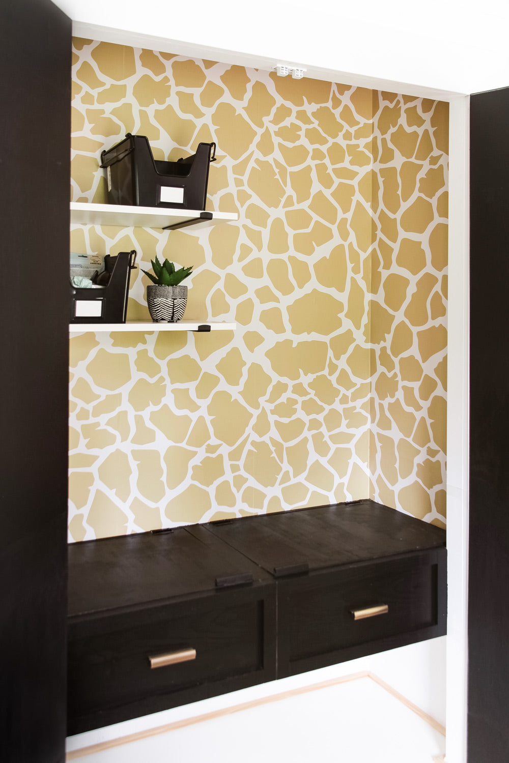 Giraffe pattern removable wallpaper for home interiors