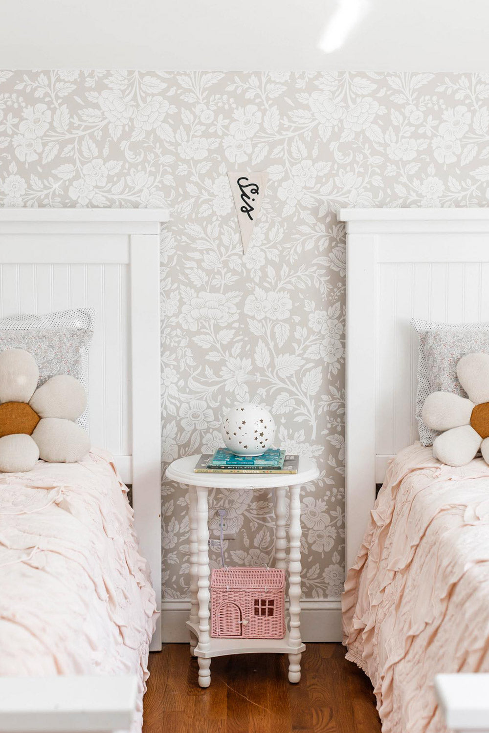 Neutral Granny Chic Design Wallpaper Girls Bedroom Design