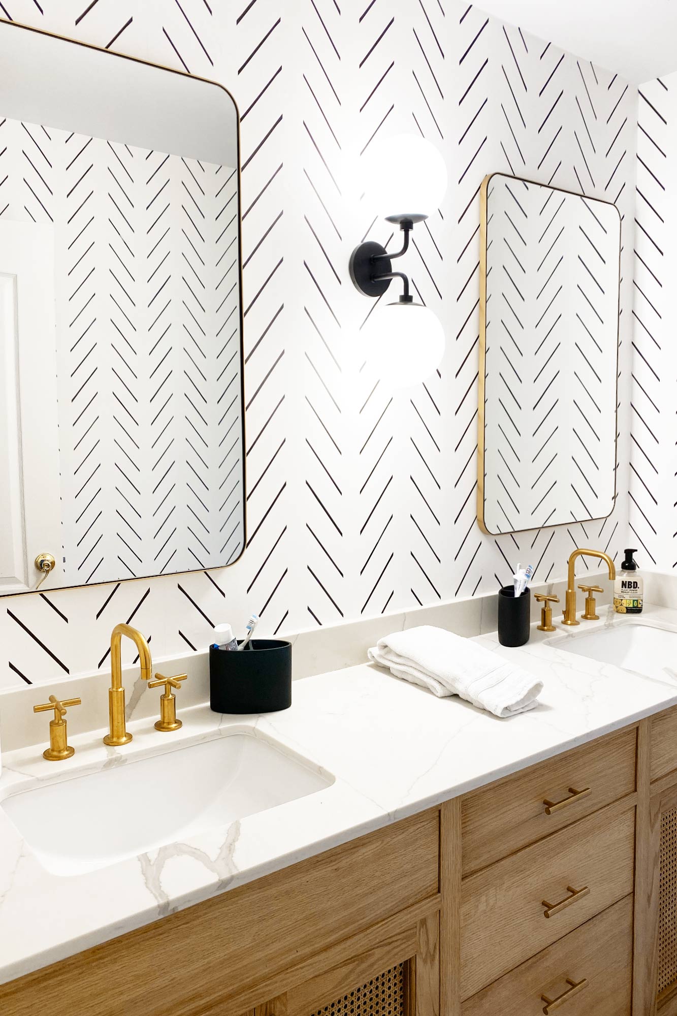 Trendy Delicate Herringbone Wallpaper in bathroom interior