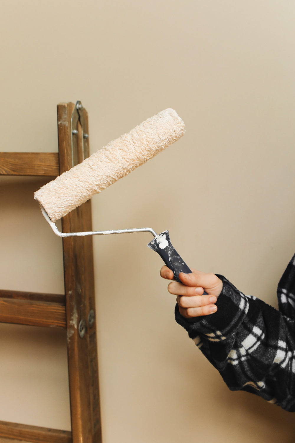 can you paint over wallpaper glue