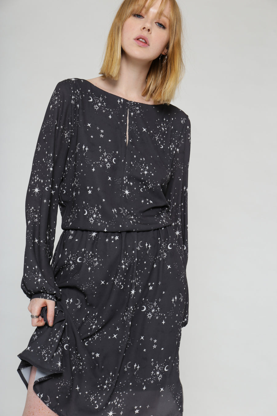 Ivalo sustainable party dress with star print - VILDNIS