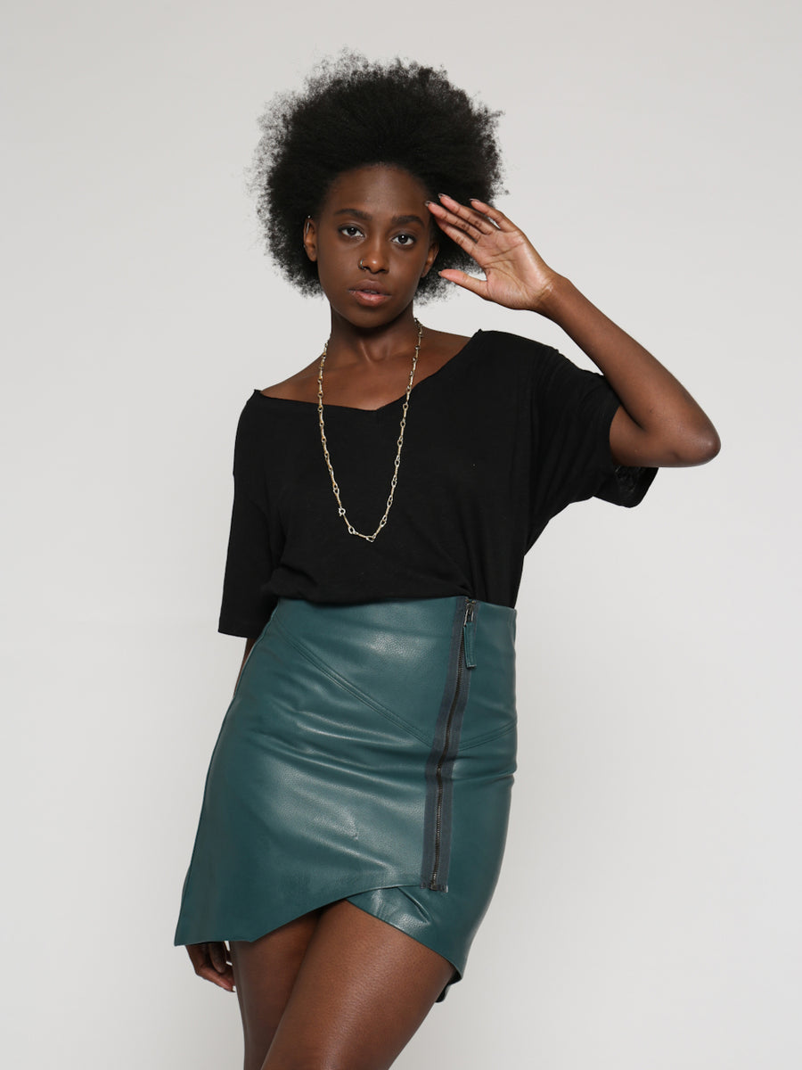 Panjin ethical faux leather skirt in dark green - VILDNIS