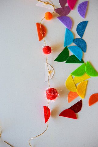 Pom Pom String With Art Paper