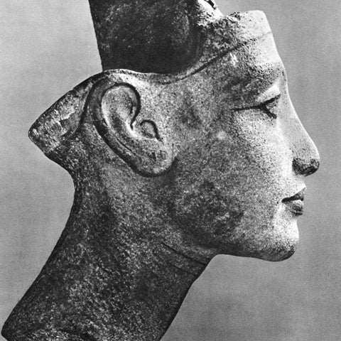 Stone bust of Nefertiti with kohl eyeliner
