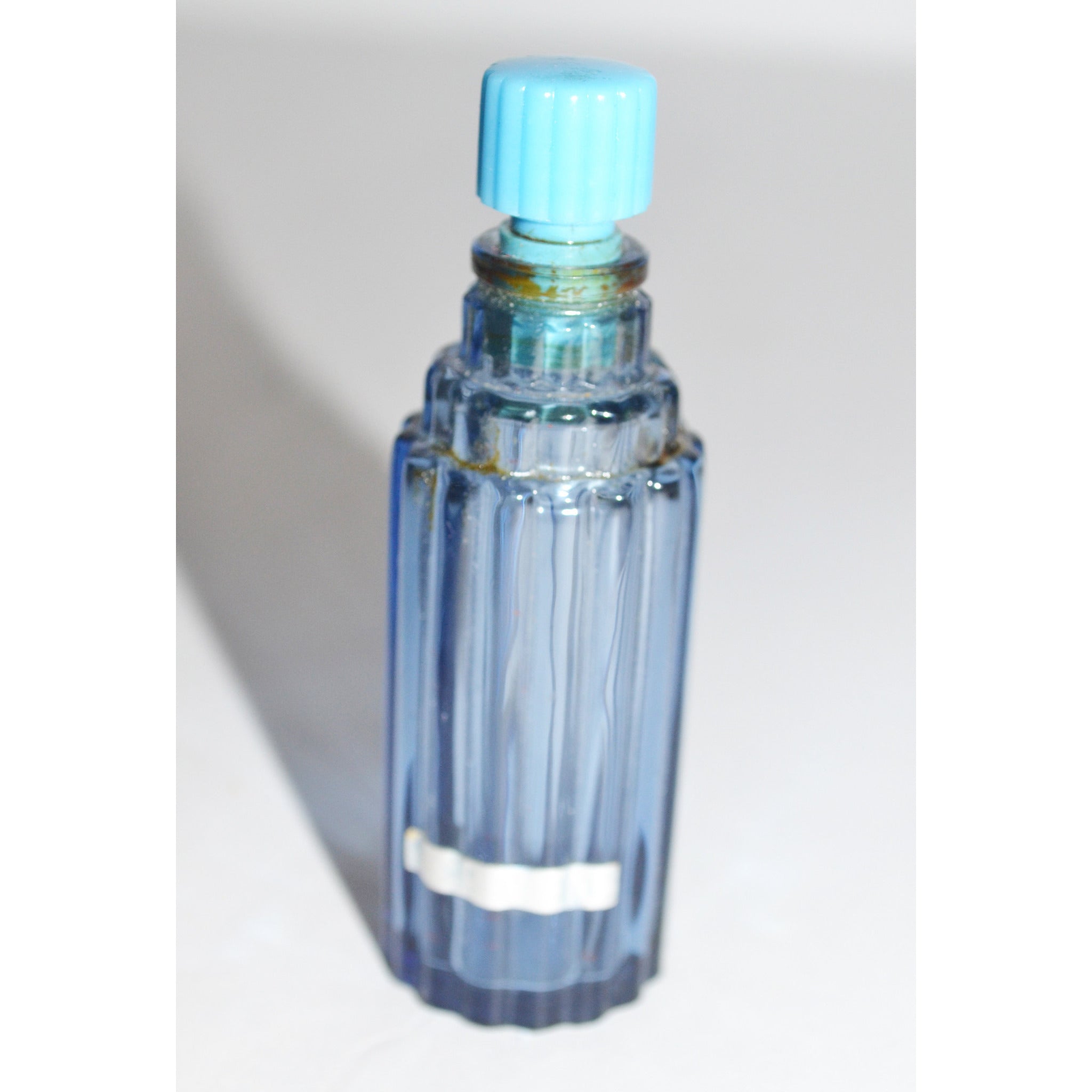 worth perfume blue bottle