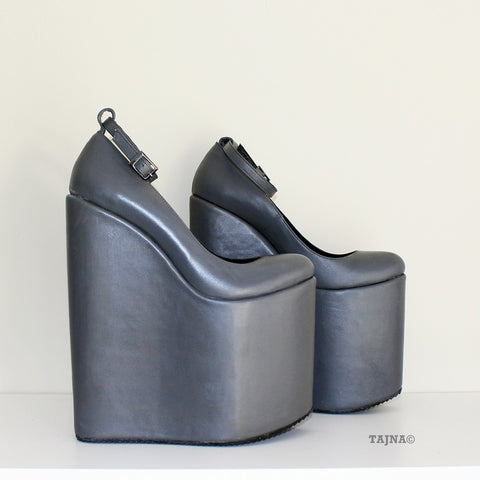 dark gray wedges