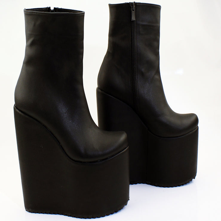 Black Wedge Platform Boots | Tajna Club