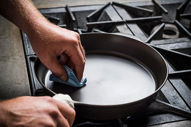 How To Clean A Cast Iron Skillet With Salt - KatiesKottage