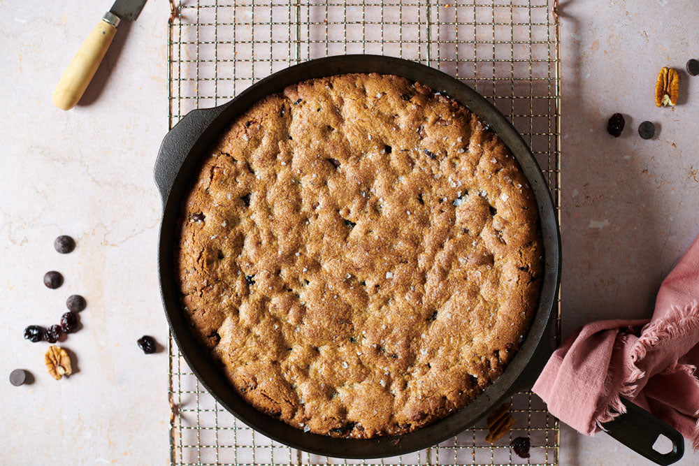 cast iron skillet cookie // chocolate chip — the farmer's daughter