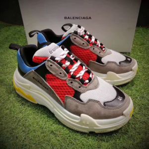 balenciaga triple s 17