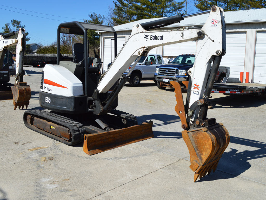 bobcat-e35-mini-excavator-with-thumb-langefels-equipment-co-llc