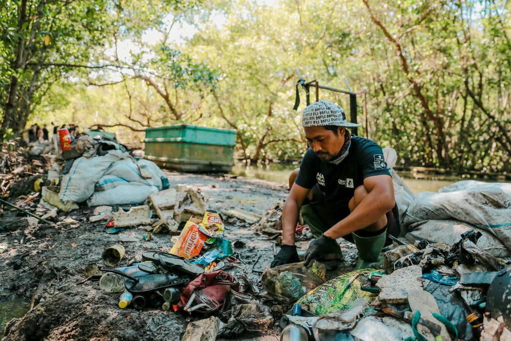 Bali plastic cleanup group