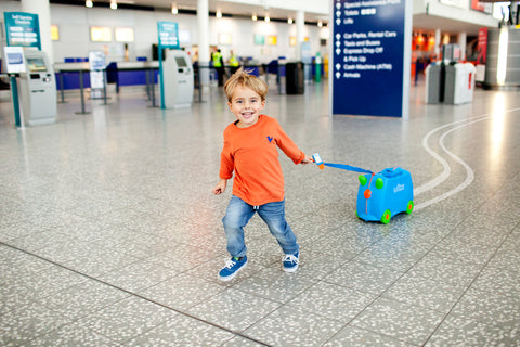Trunki Blog - Langeweile-Überwindungsstrategien: Kinder während Flughafen- und Reiseverzögerungen unterhalten