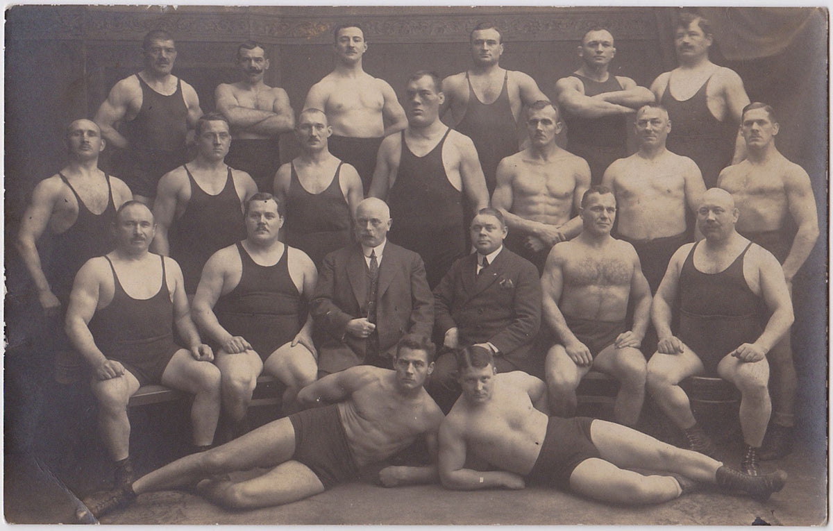 Wrestling Team: Men in Rows – Homobilia