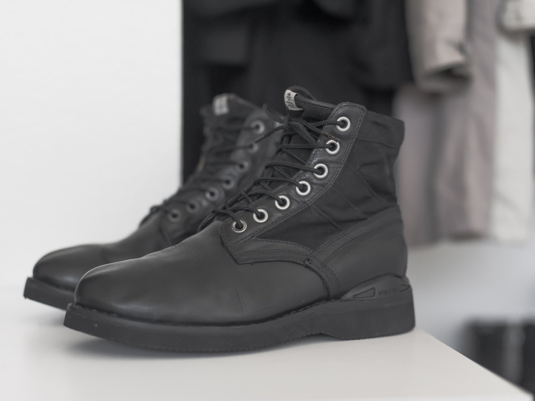 Visvim 7 Hole 73-Folk Black Overdye Boots – HUIBEN