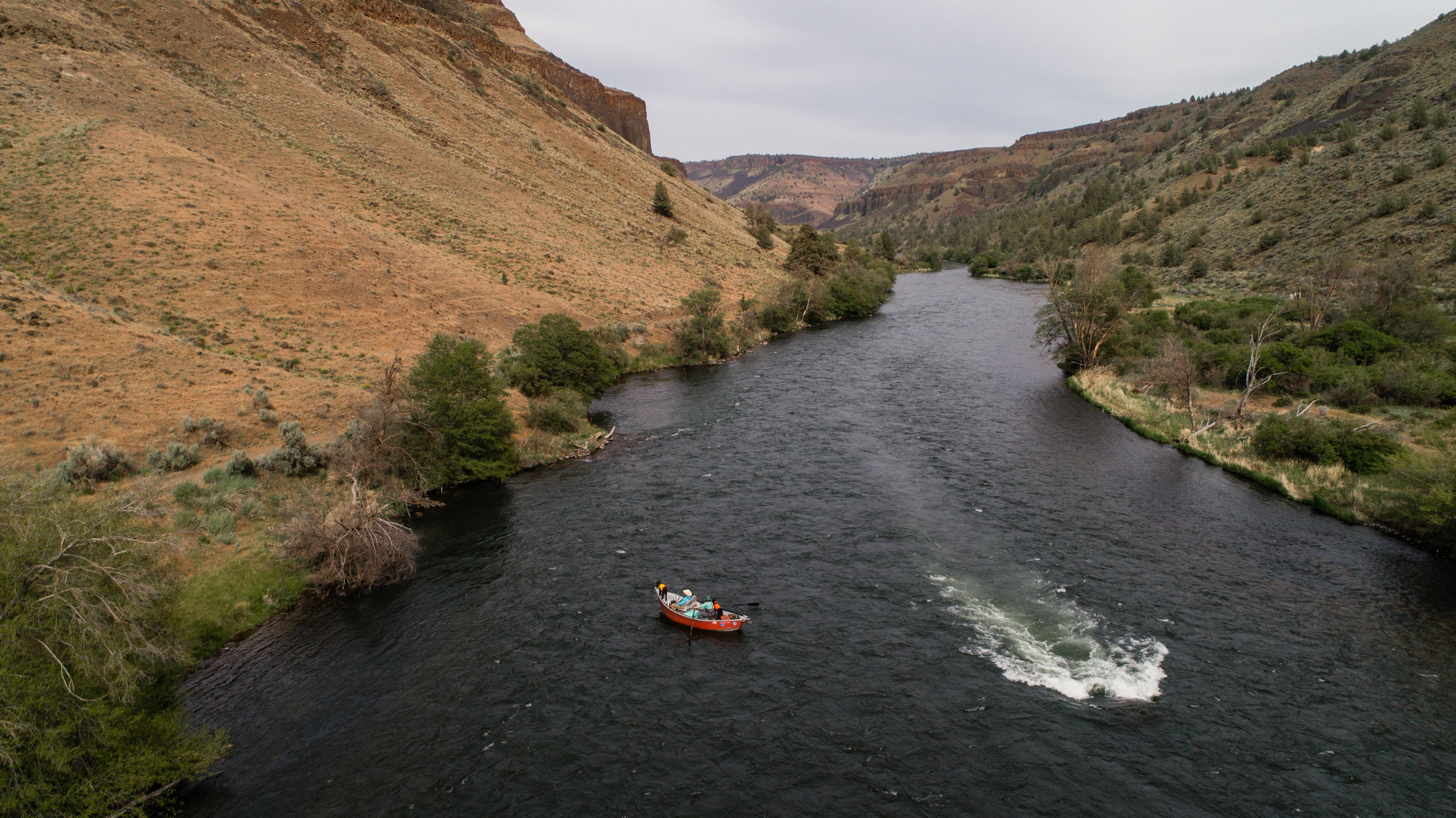 Fishing boat in the canyon of the deschutes.