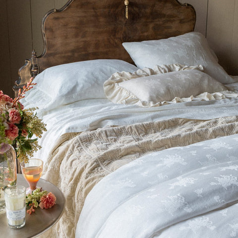 bedding image with white duvet and champagne duvet