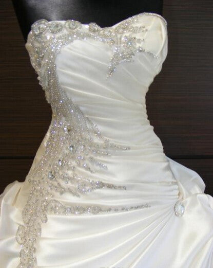 Extravagant Crystal Beaded Ruffles Sweetheart Ball Gown Princess Weddi Bling Brides Bouquet 