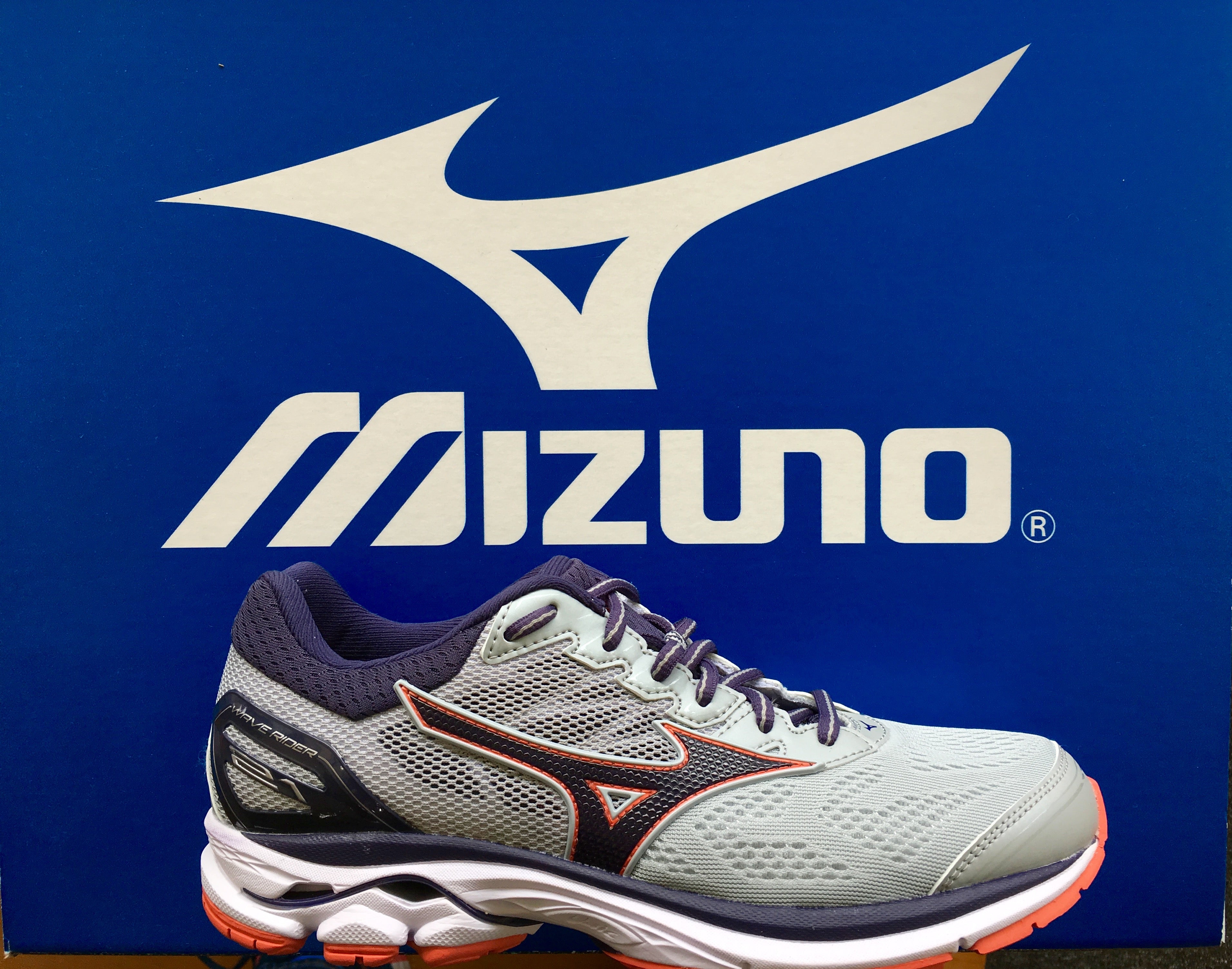 mizuno wave rider 4