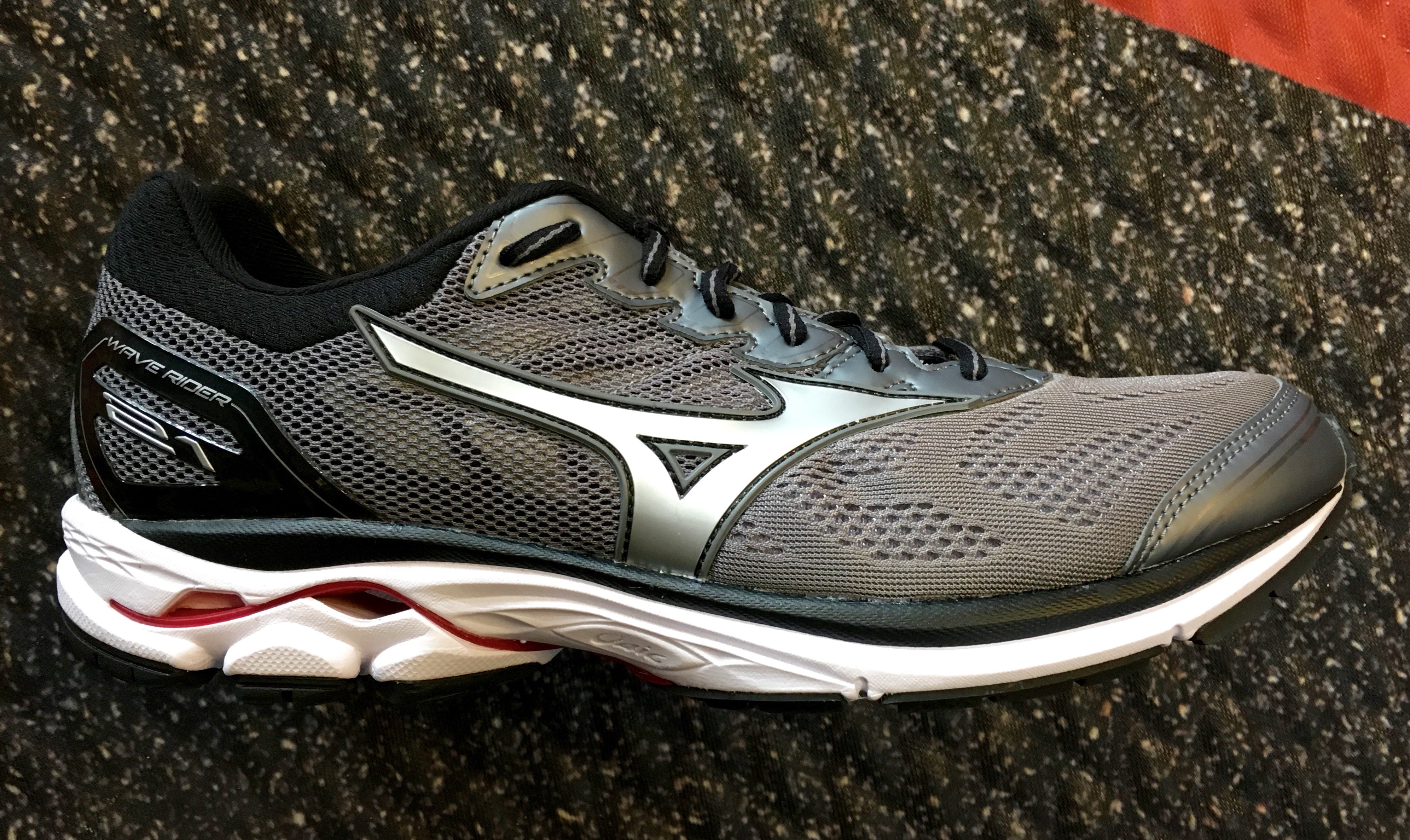 mizuno wave 21