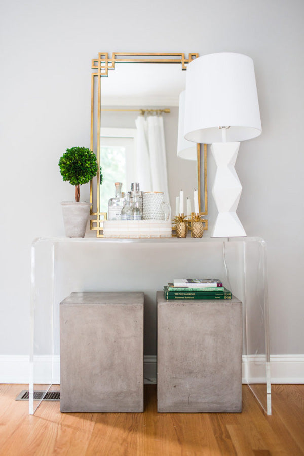 Shannon Claire Smith interior designer | entryway with lucite table and gold mirror