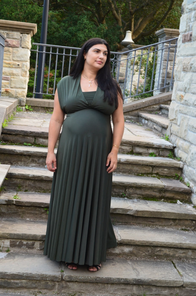 Henkaa Sakura Charcoal Grey Maxi Maternity Convertible Infinity Dress. Photo by @regina_sierra_silva