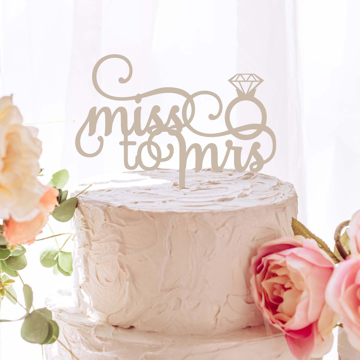 https://cdn.shopify.com/s/files/1/1583/0577/products/miss-to-mrs-cake-topper_580x@2x.jpg?v=1656008978