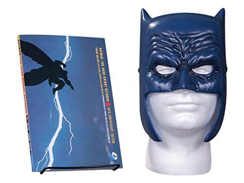 DC Batman: The Dark Knight Returns - Book and Mask Set / Cardboard Memories  Inc.
